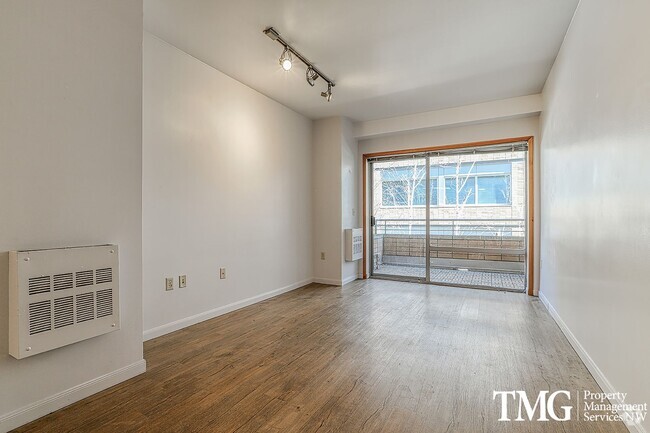 Building Photo - Luxury Living in This 6th Floor Condo in T... Unit 314