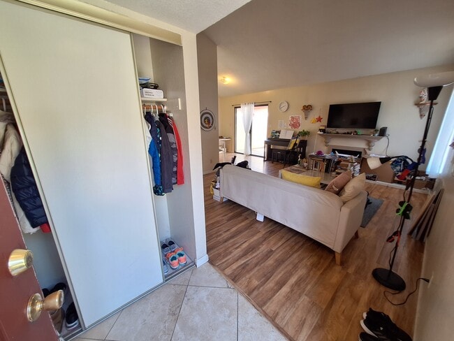 5042 Glide Dr Unidad 8