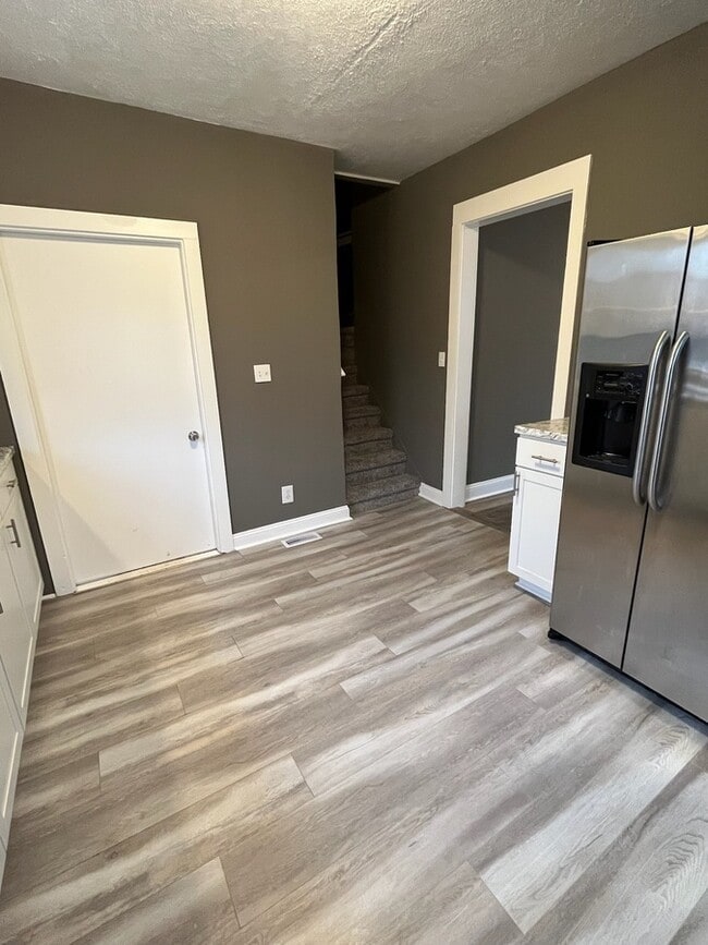 Photo - 239 Straight Ave SW