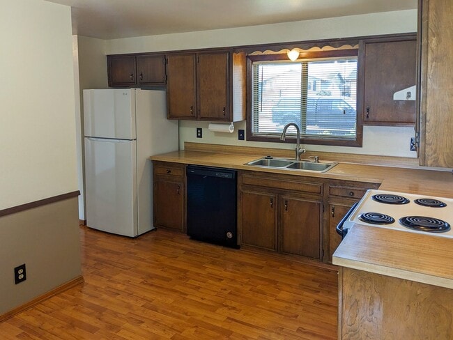 Photo - 1613 River Rock Dr NE