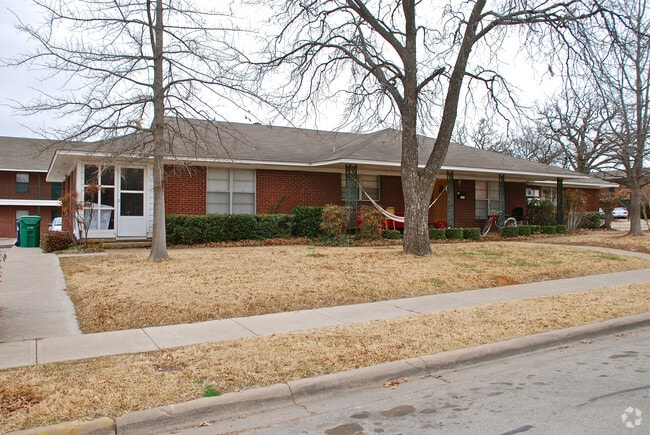 Bryan Court Apartments - Bryan Court Apartments