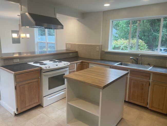 Photo - Nicely Maintained Clinton Home with Upgrades and Fenced Yard!