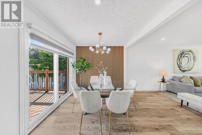 Photo - 733 Lublin Ave