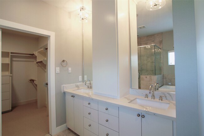 Photo - 4701 Caroline St