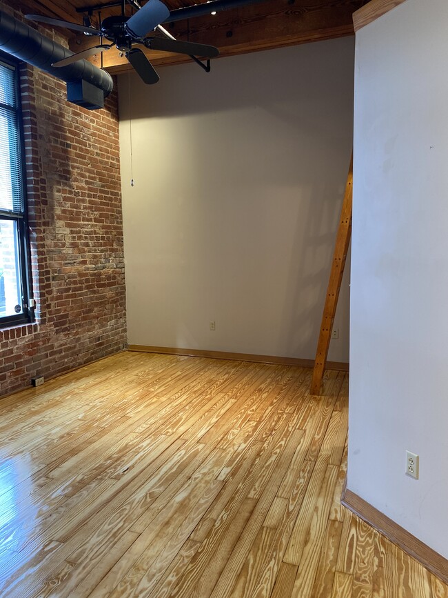Exposed brick - 230 W Tazewell St Condo Unit 105