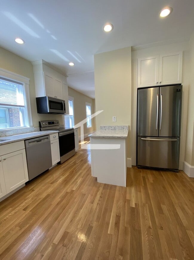 Building Photo - Available Now - Single, Private Bedrooms for Rent in SHARED  Brookline / Washington Sq 4 Bed/2 Bath