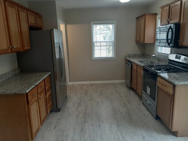 Photo - Freshly updated 3 Bed/1.5 Bath House- Robbinsdale- Available NOW!