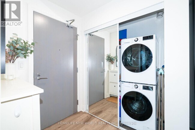 Photo - 7165 Yonge St Unit Ph201