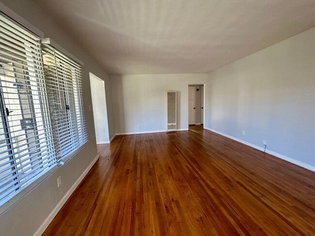 Photo - 3 Bedroom Charmer in the Heart of Pacific ...