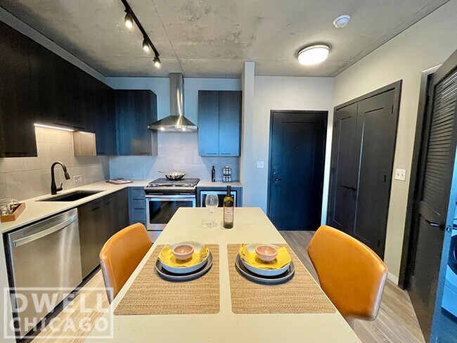 Photo - 935 W Washington Blvd