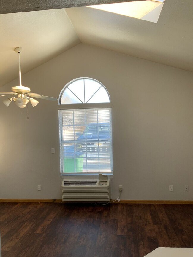 Photo - 325-325 Washington St Unit 323