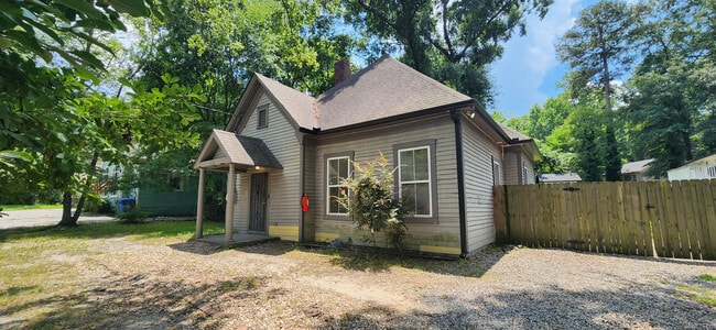 Photo - Room in Duplex on Bolton Rd NW