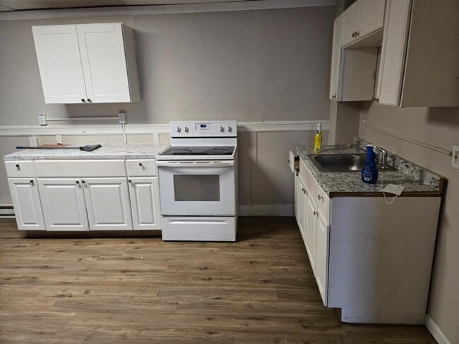 Photo - 300 William St