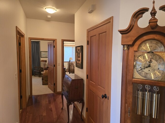 Photo - 3300 Graf St