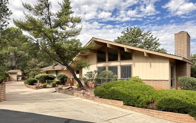 Building Photo - HOUSE - SEDONA - ROLLING HILLS ESTATES