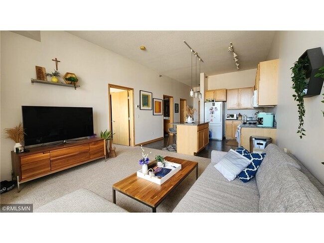 Photo - 2650 University Ave W Unidad 323