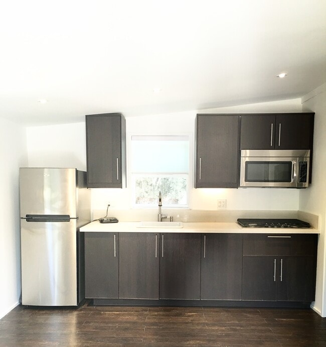 Photo - 1082 Meadowbrook Ave