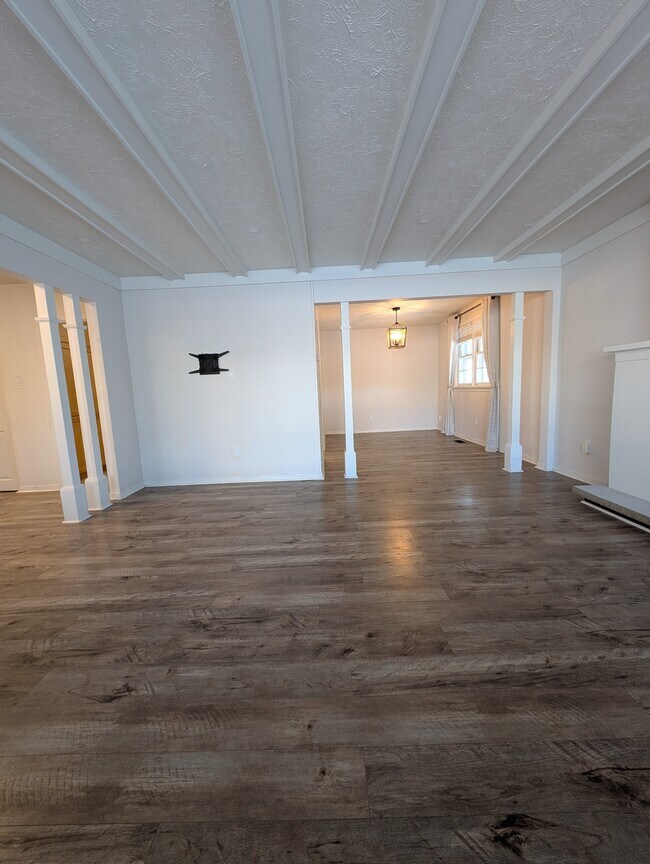 Photo - 301 St Lawrence St