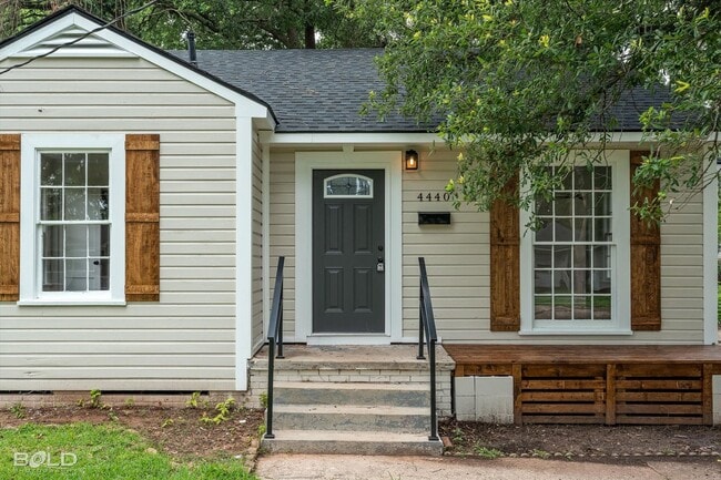 Photo - Remodeled...Ready for tenant!!!