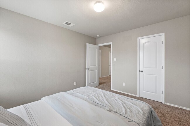 Photo - 18101 Woodpecker Trl