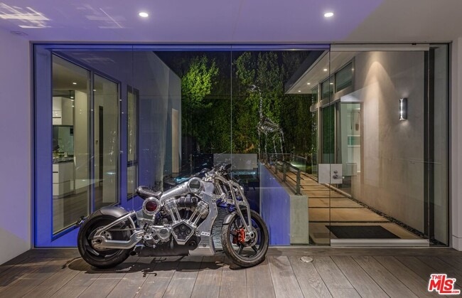 Photo - 1474 Blue Jay Way