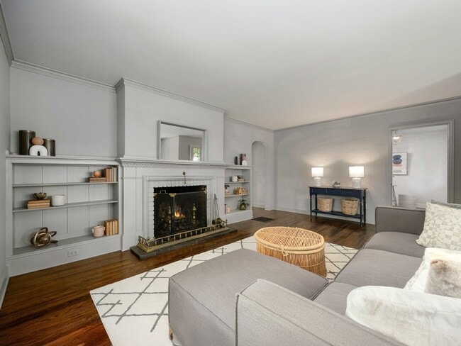 Photo - Gorgeous Victorian Home Ready to Rent! Hug...