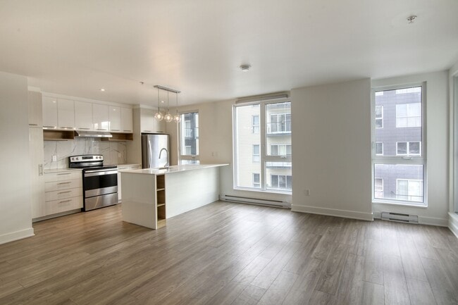 Building Photo - 9675 Av. Papineau Unit 403