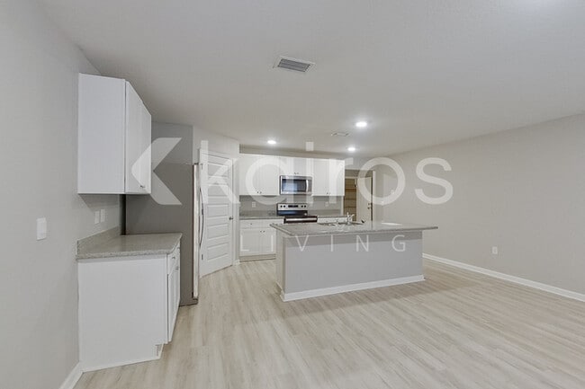 Photo - 112 Swallowtail Ln