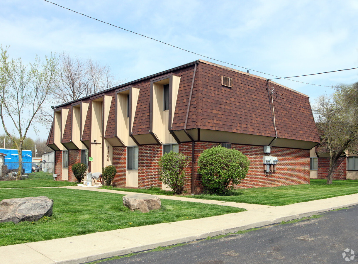 Sterling Court - Sterling Court Apartments