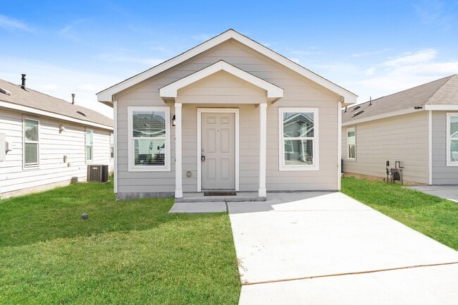 Building Photo - Adorable 3 bedroom 2 bathroom house!