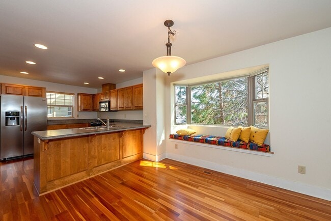Photo - SOUGHT AFTER PENCE PLACE TOWNHOME; DUAL PRIMARY SUITES & SOLAR! MUST SEE!!