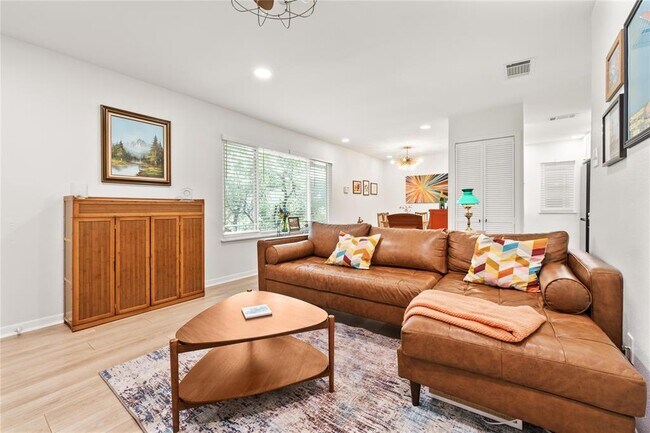 Photo - 2450 Ashdale Dr Unidad D228