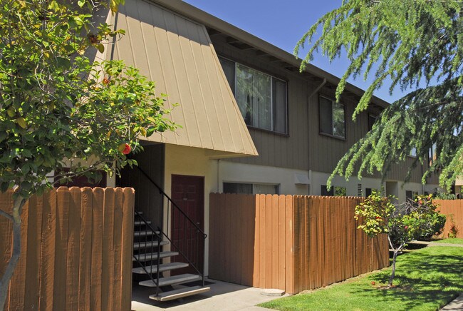 Howe Manor East Apartments