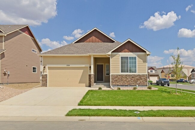 Building Photo - 3 Bedroom 2 Bath Ranch-Style Home