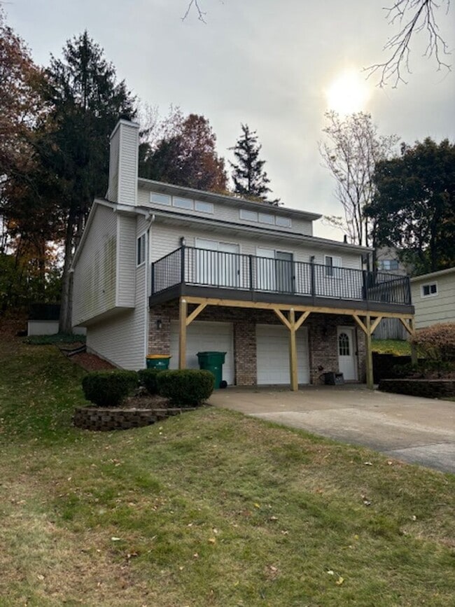 Building Photo - STUNNING LAKE VIEWS, BRIGHTON 3 BEDROOM HOME