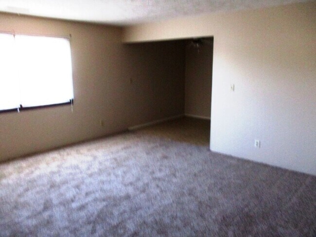 Photo - 713 Golfcrest Rd S Unit 3