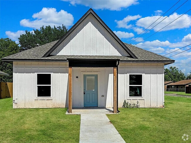 Building Photo - 201 SW 17th St Rental