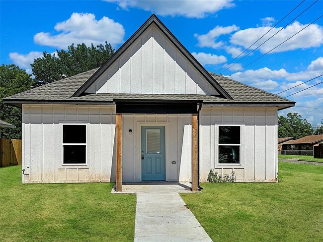 Building Photo - 201 SW 17th St Rental