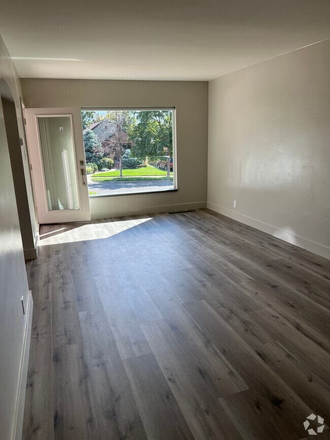 Building Photo - 1549 E Bryan Ave Unit 1549 Bryan Ave. Rental