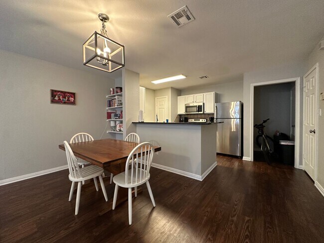 Photo - 4/4 Townhome in the Inner Baylor Bubble - Walk to Campus!