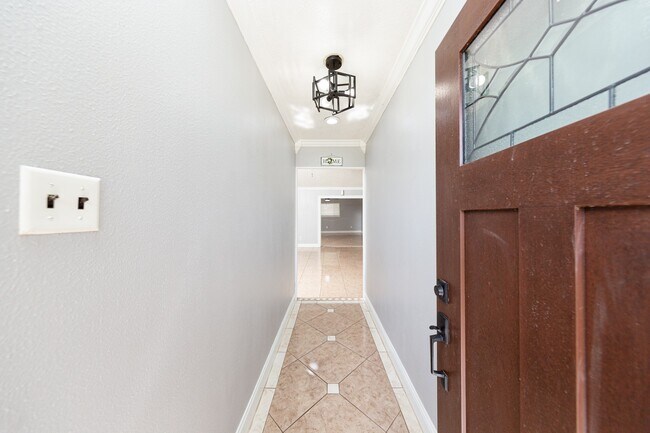 Photo - 823 Parkhill St