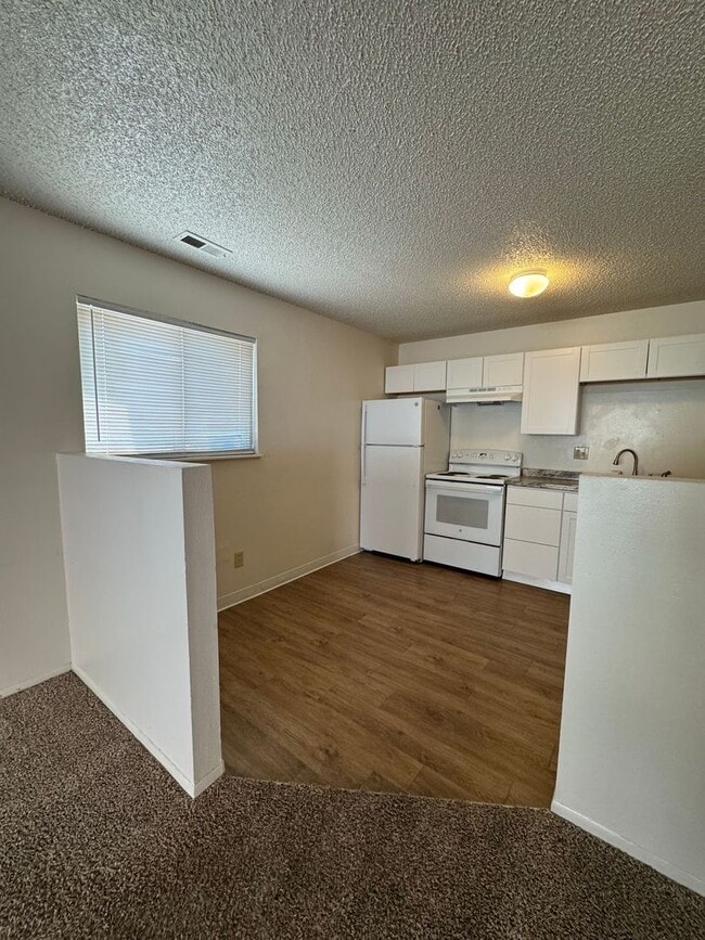Photo - 6653 Provincial Dr
