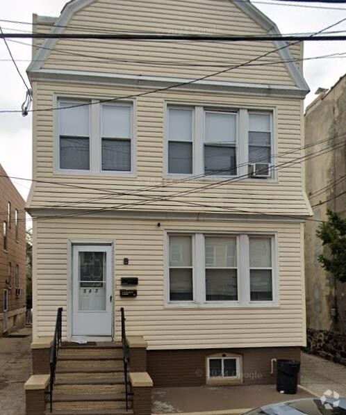 Building Photo - 385 Woodlawn Ave Unit 2 Rental