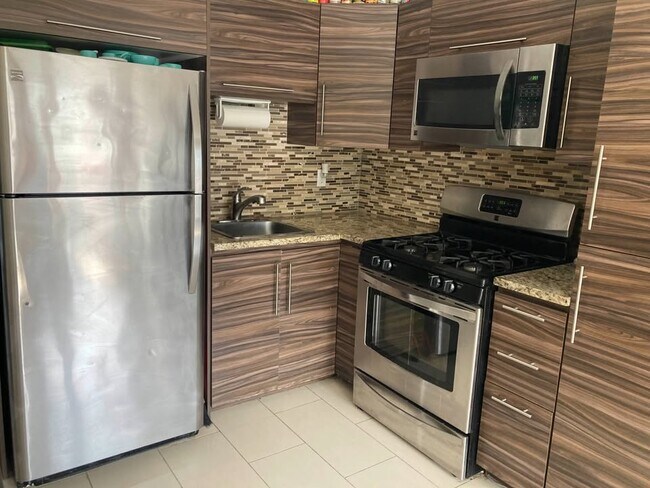 Photo - 466 Nelson St