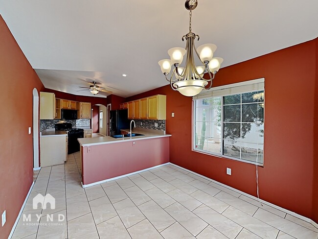 Photo - 2556 W Saguaro Bluffs Dr