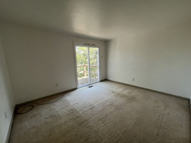 Photo - 339 Dersam St