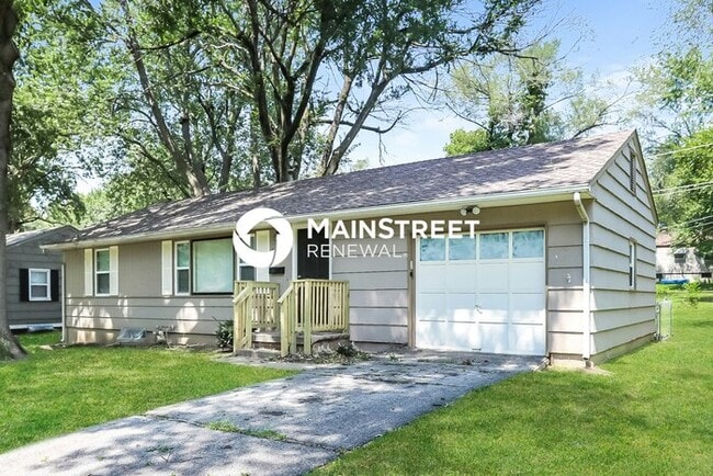 3 Bedroom Pet-Friendly Home in RAYTOWN, MO with Main Street Renewal
