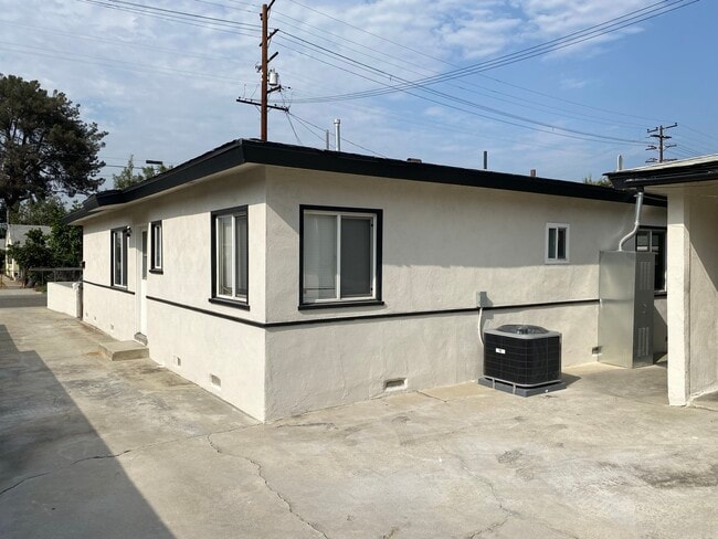 Photo - 8012 Emerson Plz