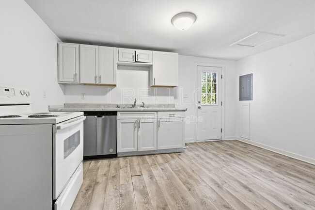 1743 W Hill St Unit 2