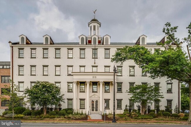Building Photo - 515 N Washington St Unit 203